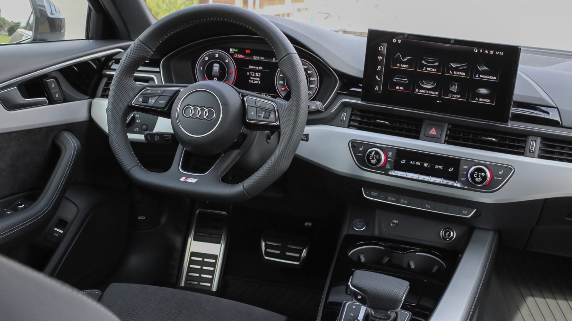 Audi-A4-Avant-TDI-40-Quattro-Innvendig-Dashbord:Midtkonsoll - Nybiltester